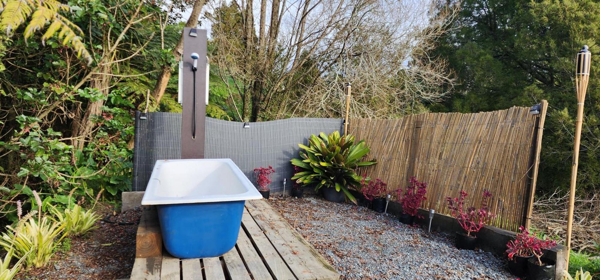 Cozy Cabin2 With Outdoor Bath At Dairy Flat Farm Waitoki Exterior photo
